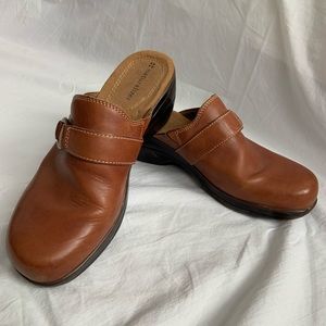Naturalizer Leather Clogs—Size 8.5